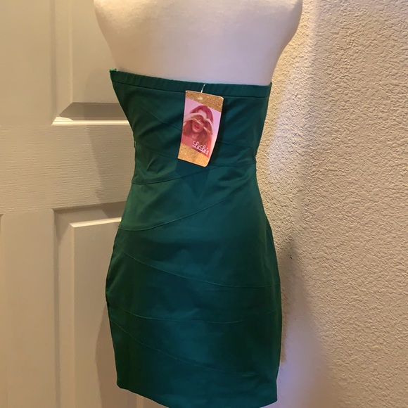 Lulu’s Blarney Castle Strapless Green Dress - Picture 5 of 5